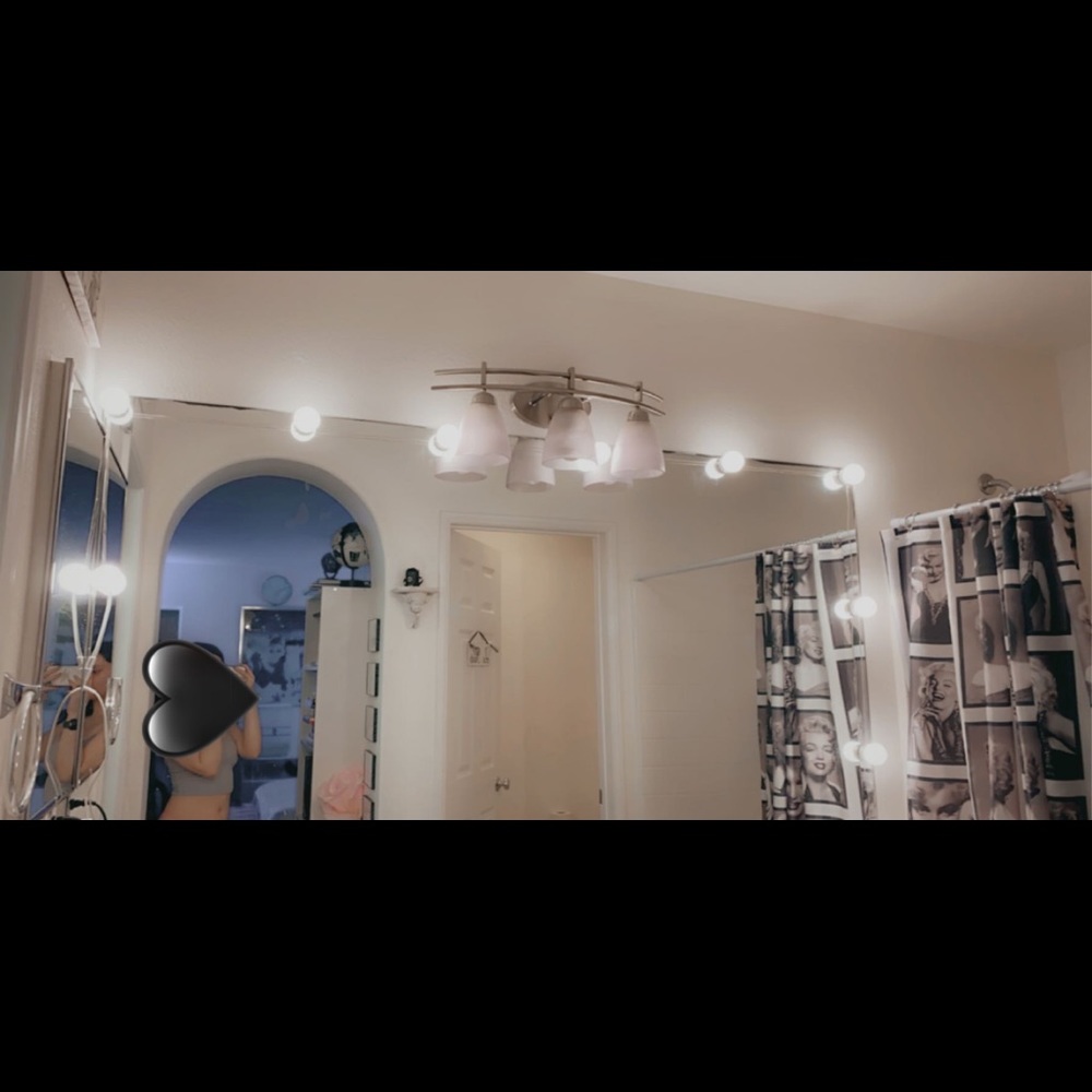 plug in string lights for diy Hollywood mirror💡